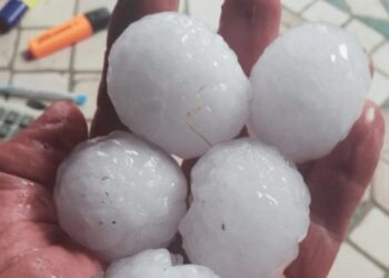 E rralle në Itali, bie breshëri sa një top golfi (Foto)