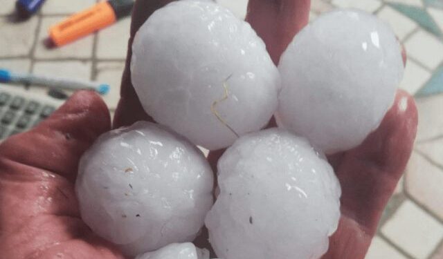 E rralle në Itali, bie breshëri sa një top golfi (Foto)