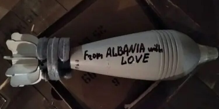 “Me dashuri nga Shqipëria”, kush ka porositur predhën ukrainase për të goditur Rusine?