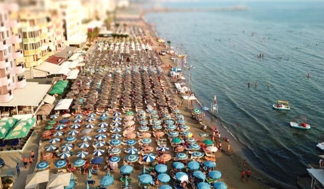 Durrës Beach, the main destination overpopulated with vacationers from Kosovo and Macedonia