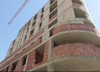 Ndërtimet pa leje, behet konfiskimi i parë i nje pallati 9 katësh ne Tirane (VIDEO)