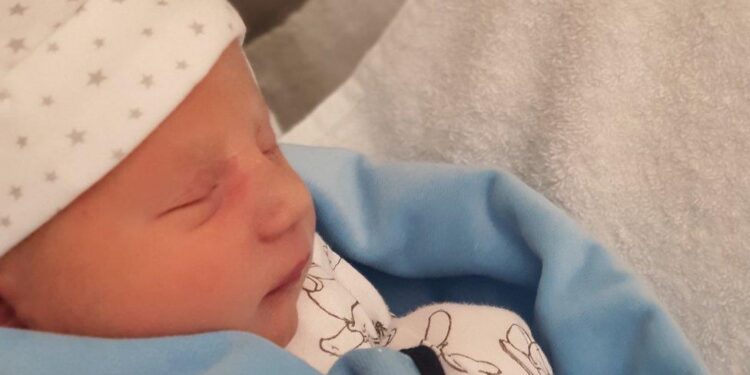 Braktiset nga nëna menjëherë pas lindjes, testi i ADN-së zbulon diçka të mahnitshme