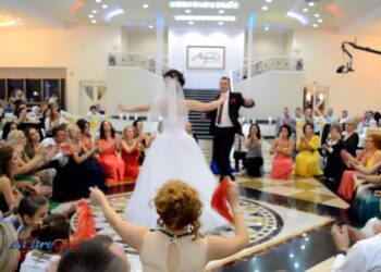 Burri ndahet nga gruaja në mes të dasmës, arsyeja i ka prekur dhe shokuar të gjithë