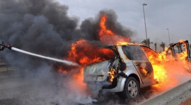 Ngjarje e tmerrshme në Tiranë, një person i djegur në makinë. Dyshimet e policisë janë shokuese