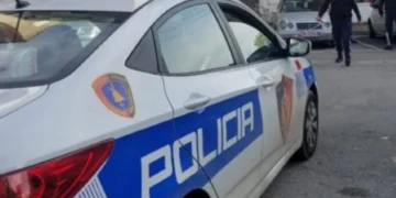 E RËNDË/ Xhaxhai plagos me thikë nipin, dyshohet se…