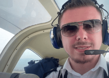 Piloti kosovar kërkon leje për ulje në Aeroportin e Prishtinës, duke përdorur gjuhën shqipe(Video)