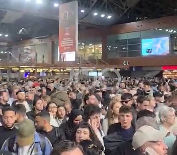 Kaos i madh! “Janë anuluar të gjitha fluturimet, mijëra udhëtarë të bllokuar në aeroportin e …”