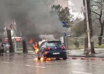 Pse marrin flakë makinat në ecje? Eksperti tregon arsyet: Ja si duhet të veproni kur shikoni shenjën në kroskot..