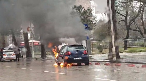 Pse marrin flakë makinat në ecje? Eksperti tregon arsyet: Ja si duhet të veproni kur shikoni shenjën në kroskot..