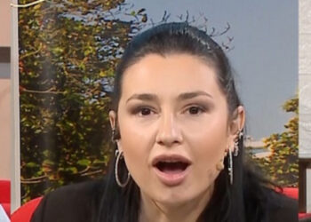 ‘Shokohet’ moderatorja, ja cfarë i thotë telefonuesja: Burri im ka..