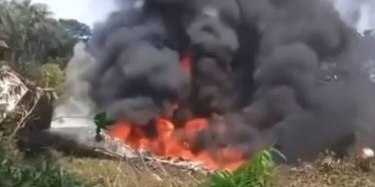 VIDEO/ Rrëzohet një avion në Kolumbi, më shumë se 110 persona në bord