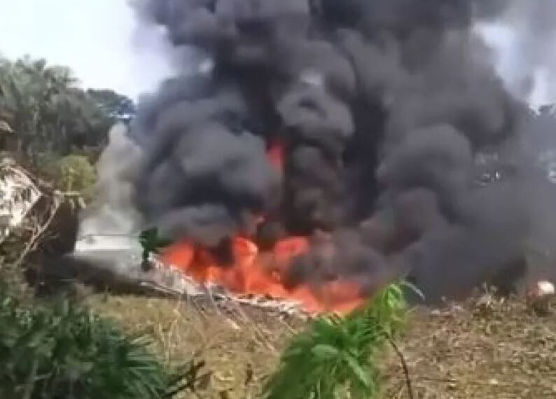 VIDEO/ Rrëzohet një avion në Kolumbi, më shumë se 110 persona në bord