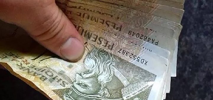 5 pagesat që duhet t’i eliminoni urgjentisht! Po e hanë rrogën tuaj si “krimb”