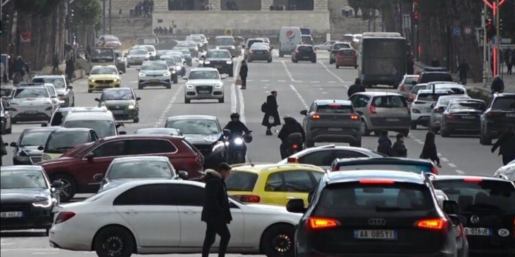 Kujdes ju shoferë emigrantë, 27 rregulla si duhet t’i jepni makinës kur vini në Shqipëri