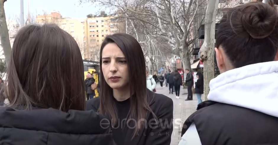 Ngacmimet seksuale në urban/ Habit studentja: Burrat na hedhin fjalë dhe…