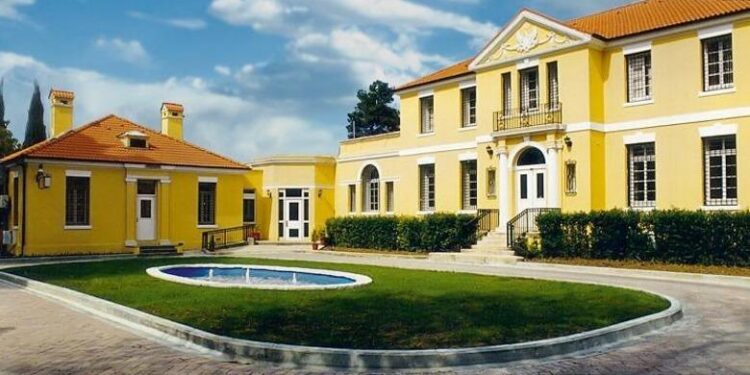 Ambasada Amerikane: GRUPET IRANIANE MUND TË SHËNJESTROJNË PIKA TURISTIKE, HOTELE DHE QENDRA TREGTARE NÉ SHQIPERI!