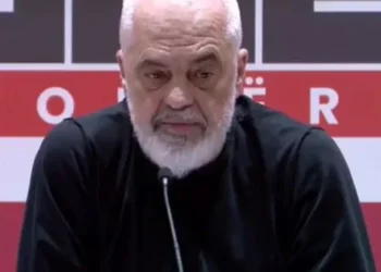 “Kartë për ndihmën ekonomike”/ nis rritja e pensioneve dhe program ushqimor për familjet në nevojë