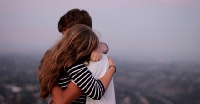 Vajza nuk e deshi se s’kishte shtëpi në Tiranë, korçari i kthen përgjigje: Ty dhe familjes tënde…