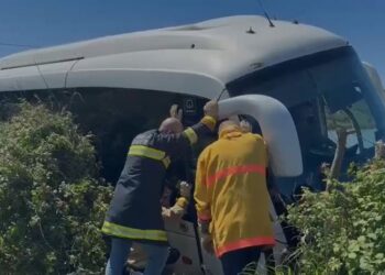 Përmbyset autobusi me nxënës në rrugën drejt Manastirit të Zvërnecit