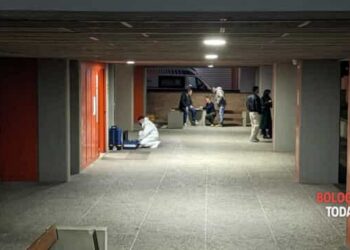 E trishtë! Djali shqiptar humb jetën pasi bie nga kati i tetë i një pallati në Itali