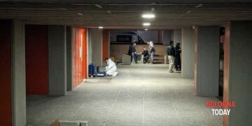 E trishtë! Djali shqiptar humb jetën pasi bie nga kati i tetë i një pallati në Itali