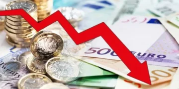 Nuk ndalet rënia e Euros, prek rekord të ri