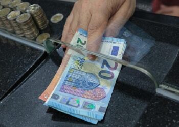 Euro prek minimum historik! Ja me sa këmbehet. Afrimi i sezonit pritet të..