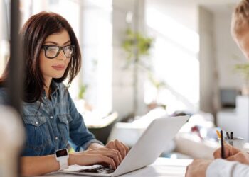 7 profesionet që po i bëjnë gratë më të pasura në 2026