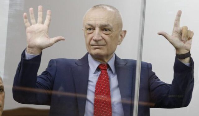 Avokati shpjegon simbolin e çuditshëm të Metës në gjyq