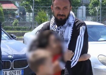 E FUNDIT/ Baki Goxhaj mbërrin në Rinas dhe shokon me deklaratën: Më kanë qëlluar me armë…
