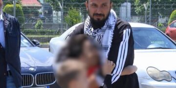 E FUNDIT/ Baki Goxhaj mbërrin në Rinas dhe shokon me deklaratën: Më kanë qëlluar me armë…