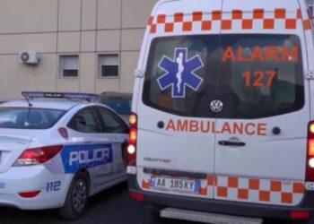 Aksident i rëndë në Tiranë, makina përplaset me motorin, humb jetën një djalë i ri (Emri)