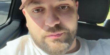 Rrufeja goditi avionin, Olsi Bylyku tregon momentet e tmerrit: “Përjetova horror gjatë fluturimit Tiranë–Milano”