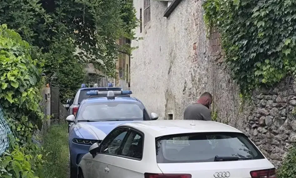 Tragjedi në familjen shqiptare në Itali: 2-vjeçarja përplaset aksidentalisht për vdekje nga babai i saj