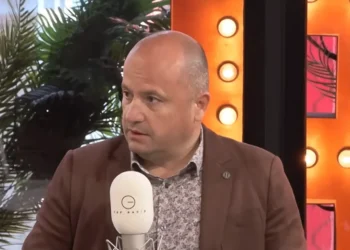 Shumë shpejt pallatet në Shqipëri do mbeten bosh, mungojnë 1.5 milion njerëz