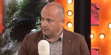 Shumë shpejt pallatet në Shqipëri do mbeten bosh, mungojnë 1.5 milion njerëz