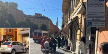 E rëndë në Itali, makina përplas 10 persona në Modena, shoferi plagos me thikë një kalimtar gjatë arratisjes