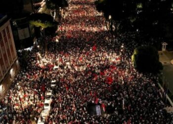 “Rama jepe dorëheqjen!”, mijëra qytetarë marshim në Tiranë: Ju erdhi fundi (VIDEO)