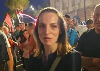 “Pse ka dalë në protestë?” – Ja si përgjigjet “Neomalësorja”