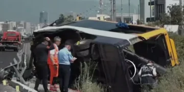 “Bënte lëvizje të paqëndrueshme”, amerikania rrëfen momentet e tmerrit të aksidentit: Njerëzit bërtisnin dhe..