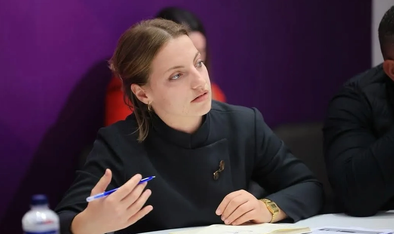 Kërcënohet deputetja Koçeku? Neomalësorja mesazh për Bajrajt: Nëse i prekni një fije floku familjes time do t’ju shkatërroj