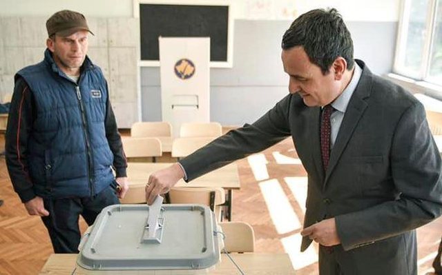Zgjedhjet në Kosovë, numërohen thuajse 90% e kutive/ Kurti dhe LVV drejt fitores