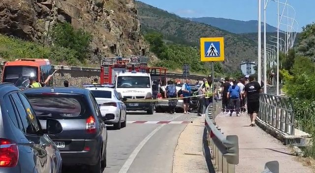Aksident tragjik, humb jetën një grua, dy persona në gjendje të rëndë