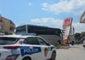 Manovra e gabuar, aksidentohet në Elbasan autobusi me nxënës