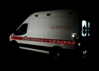 E rëndë në Kavajë, 76-vjeçari vret me thikë vëllain e tij