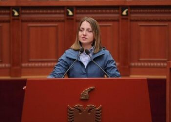 Deputetja e PS-së “braktis” Ramën: Jam deputete e pavarur, Protestuesit e ftojnë t’u bashkohet në shesh