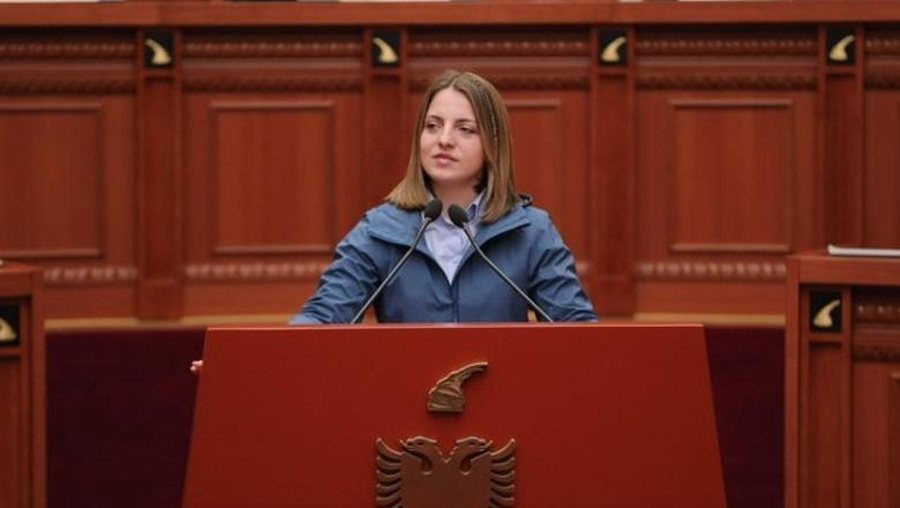 Deputetja e PS-së “braktis” Ramën: Jam deputete e pavarur, Protestuesit e ftojnë t’u bashkohet në shesh