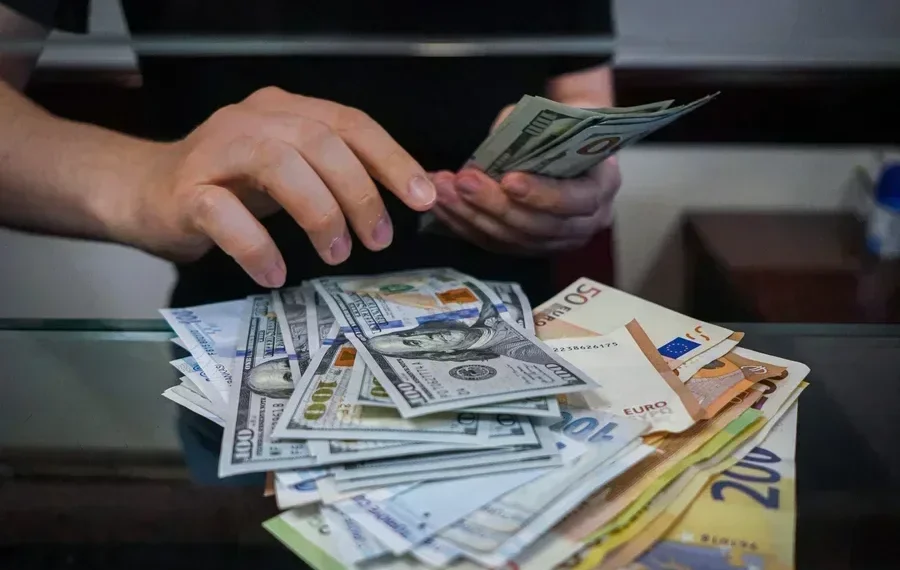 Luhatjet në kursin e këmbimit, ja si u hap java për monedhat e huaja..