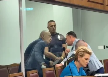 “Boll se nuk duroj më! Mos u merr me llafe grash”, sherr mes Kryemadhit dhe Metës në gjykatë