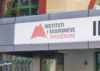 Marrëveshja e pensioneve Shqipëri-Itali u dha të drejtën, por jo pensionin! Emigrantët prisnin prej muajsh, ISSH shpjegon vonesat